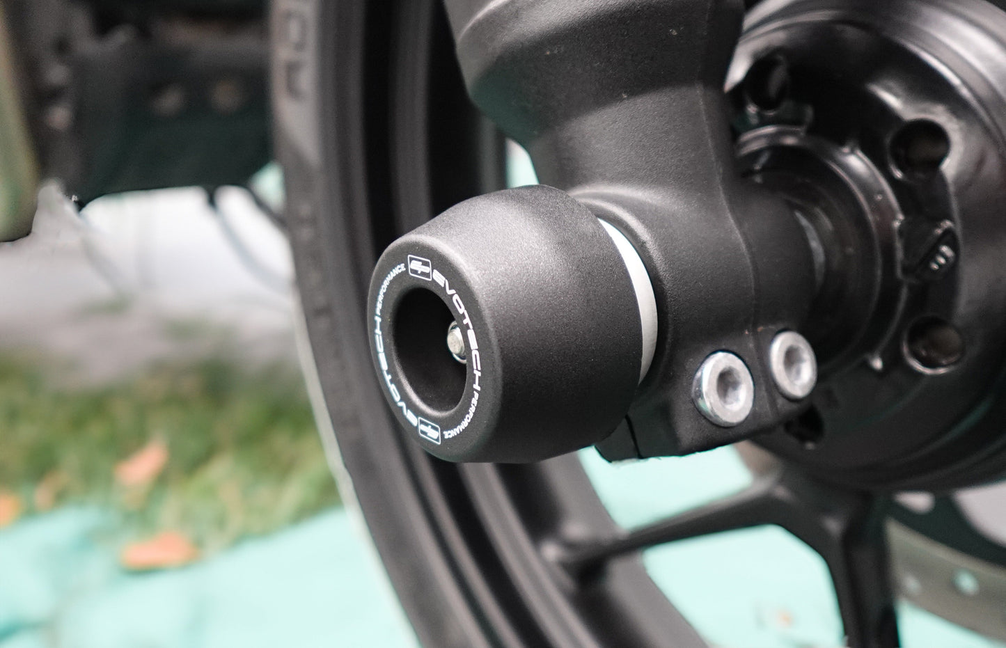 Evotech Front Spindle Bobbins - Triumph Scrambler 400 X (2024+)