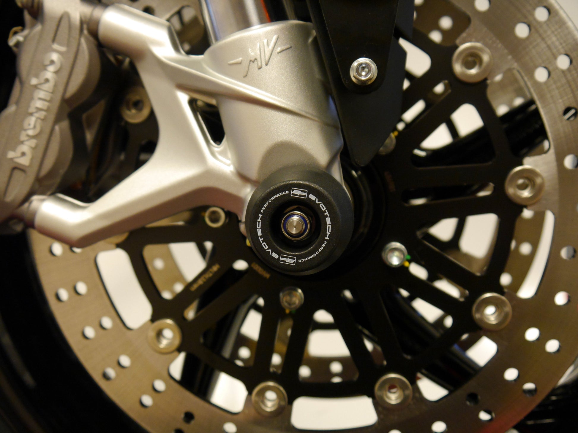 The EP Spindle Bobbins Kit blends into the front fork of the MV Agusta Dragster Rosso, giving crash protection to the forks and brake calipers.